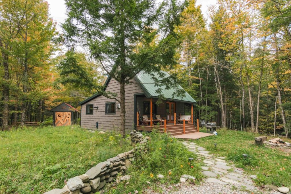 Smugglers Notch Winter Rental Ski Cabin on river with fireplace