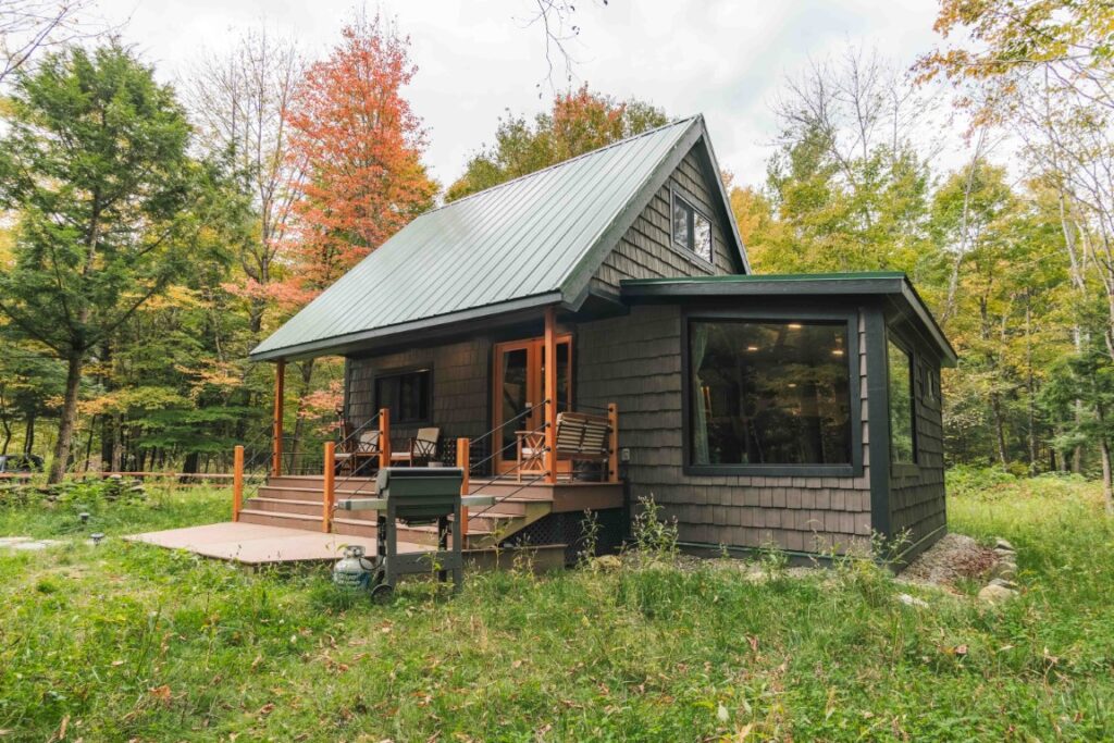 Smugglers Notch Winter Rental Ski Cabin on river with fireplace